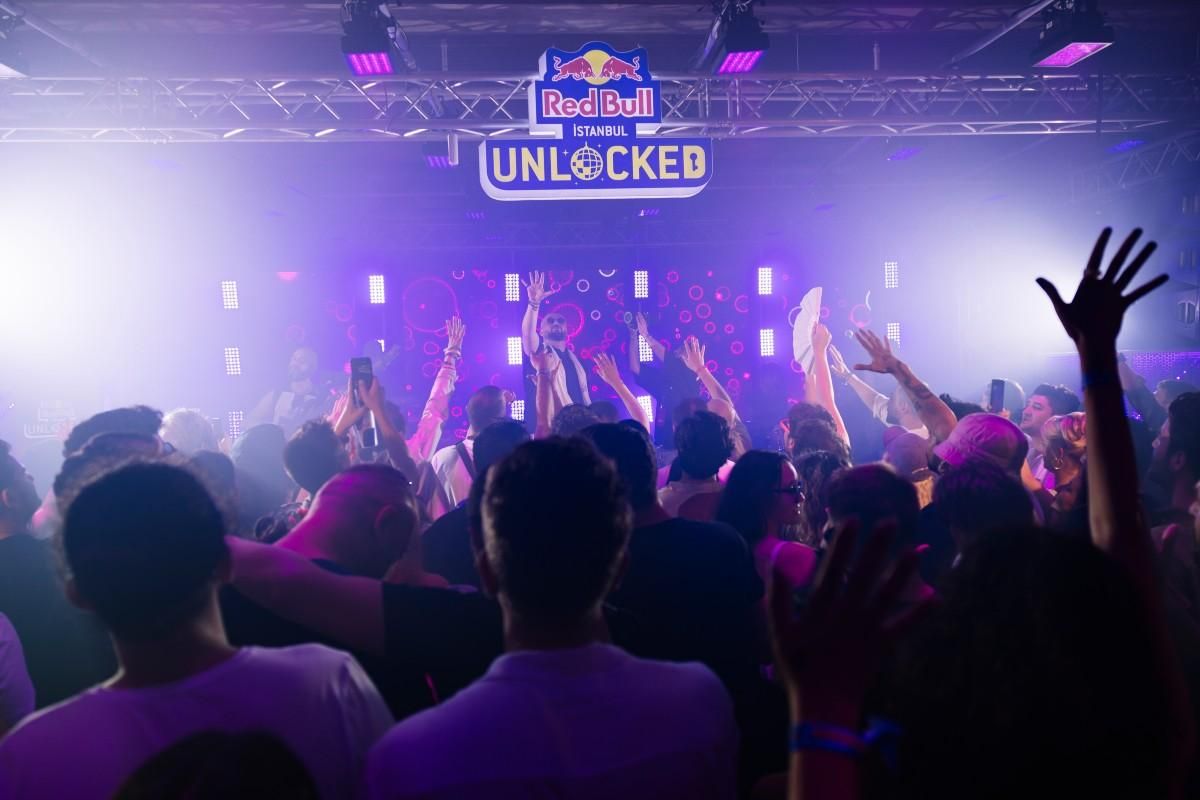 crowd of people at red bull unlocked istanbul.